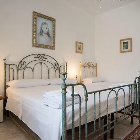 Pensión In Cristina Gallipoli